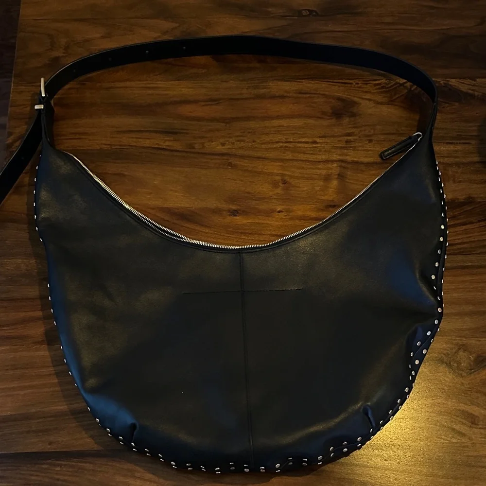 Madewell Essential Curve Shoulder Bag - Picture 6 of 10